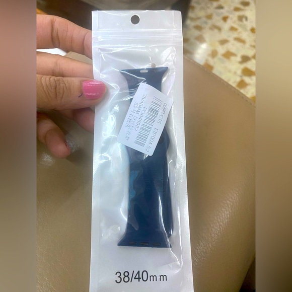 APPLE WATCH ASSORTED STRAPS. 999/- each. Gold rose gold black navy blue maroon - Picture 6 of 10